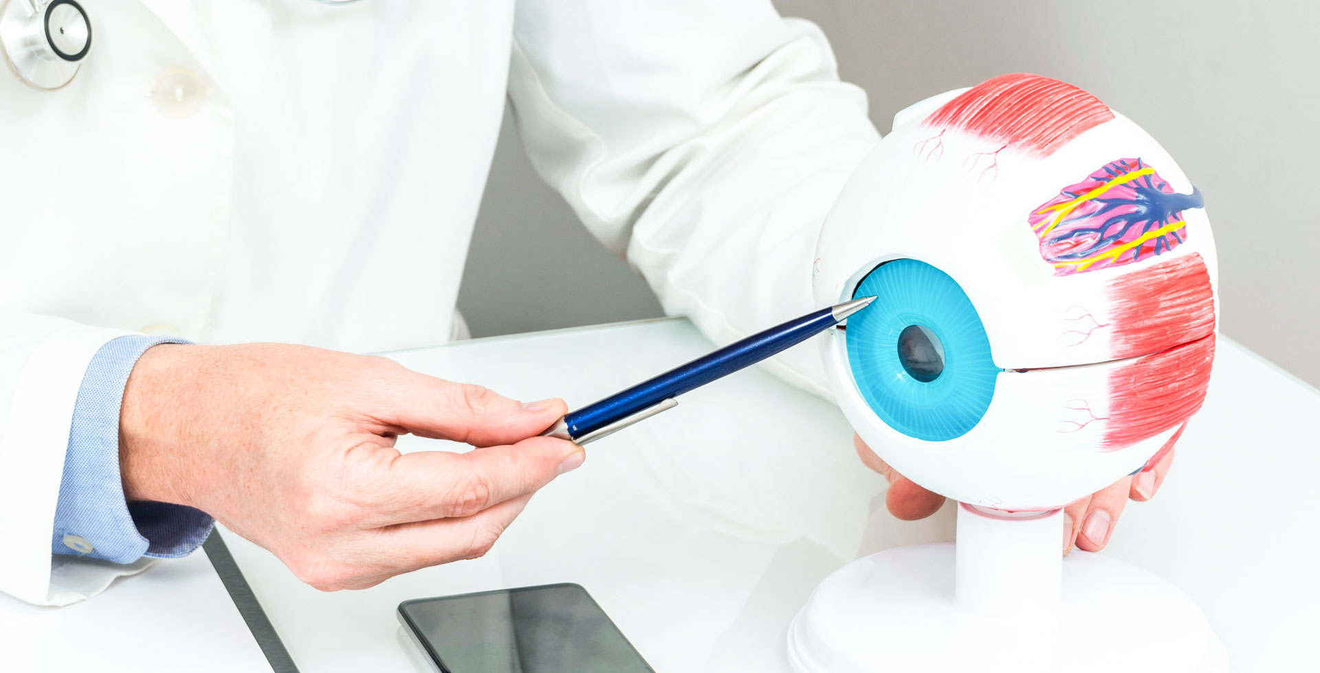 Alterssichtigkeit lasern bei Augenlasern Wien, Dr. Atamniy