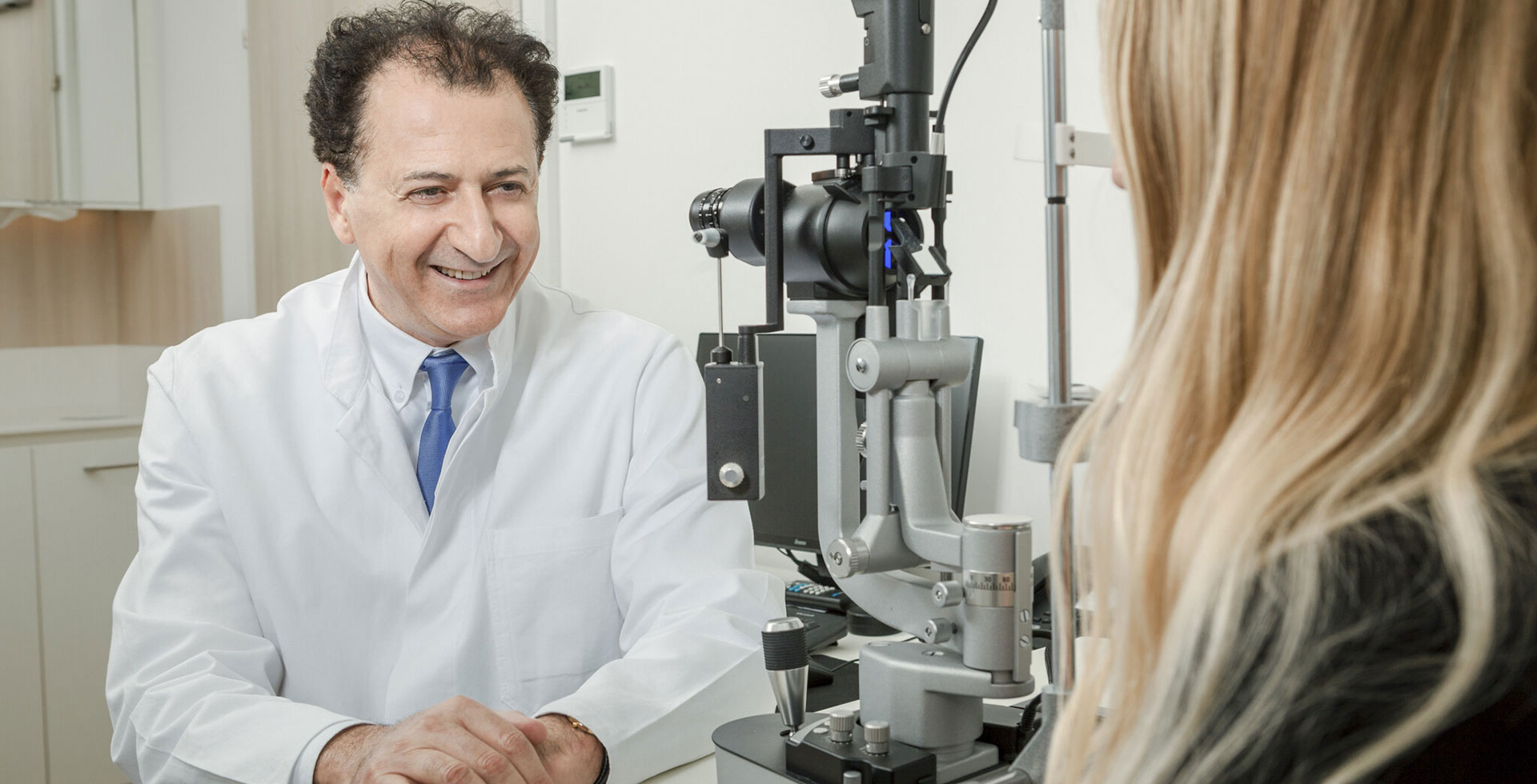Dauerhafte Sehkorrekturen bei Augenlasern Wien, Dr. Atamniy